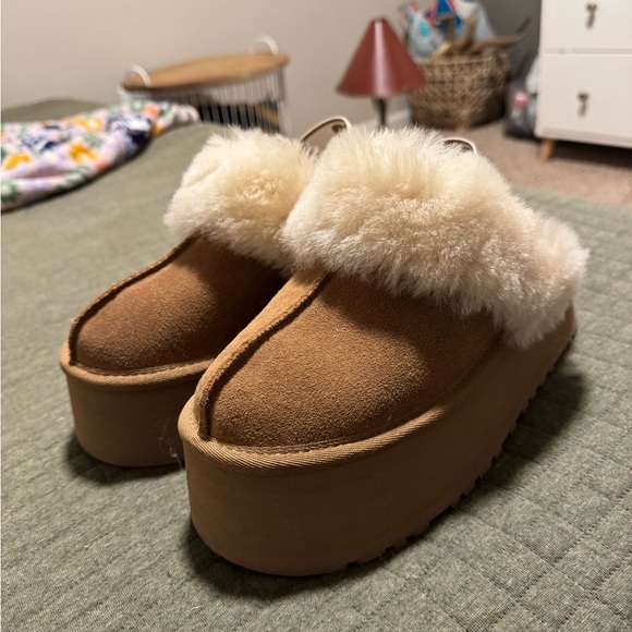 UGG Funkette Platform Slippers - Picture 1 of 5